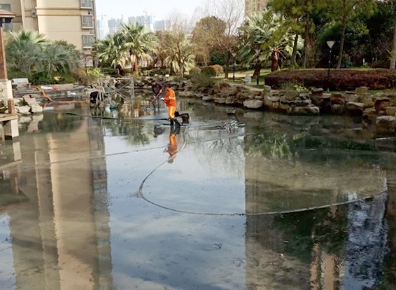 五通桥景观池淤泥清理